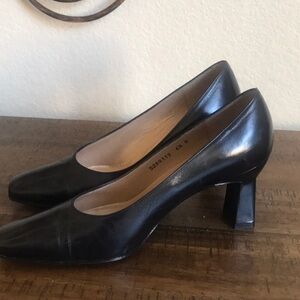 Stuart Weitzman classic pump Black
